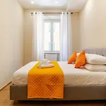 Lux Vaticana Suite